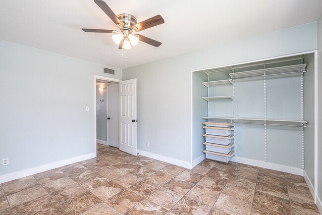 Building Photo - Great Tempe Townhouse