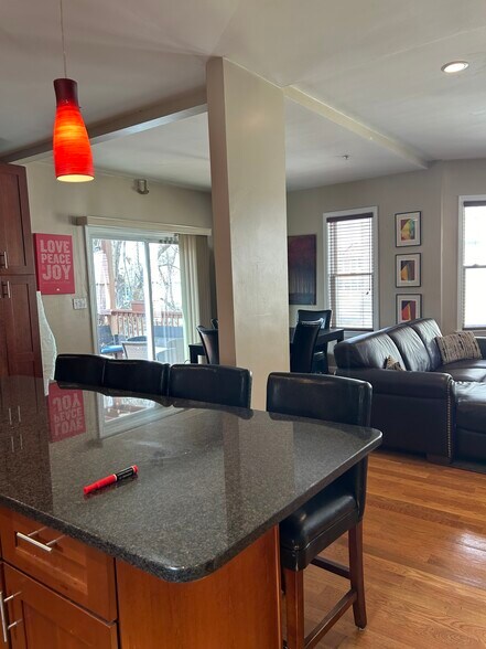 Building Photo - 49 Mozart St