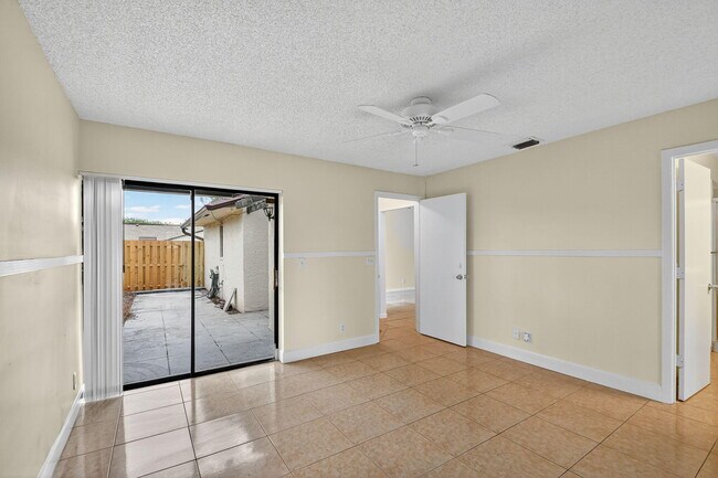Building Photo - 2701 Waterview Cir