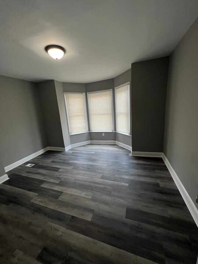Building Photo - 114 N Yewdall St
