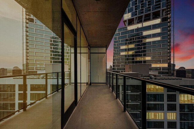 Building Photo - 610 Davis St