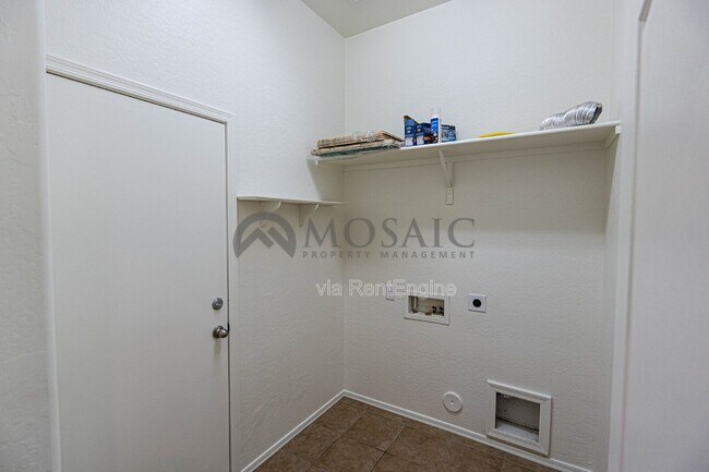 Building Photo - 21316 E Via Del Rancho Rd