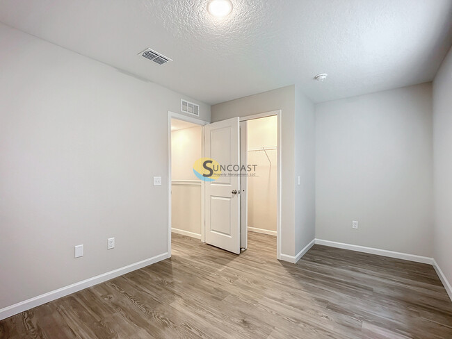 Building Photo - 1236 Pangola Dr