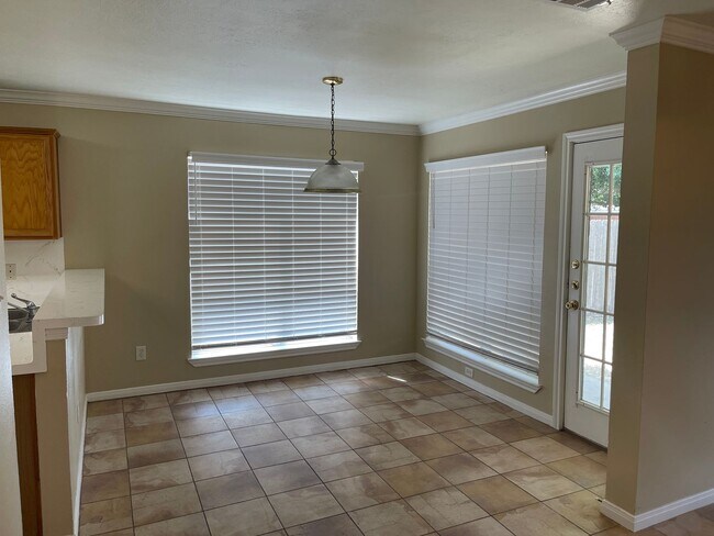 Building Photo - College Station - 4 bedroom - 4 bath - Fenced in yard / Home in Steeplechase Neighborhood.