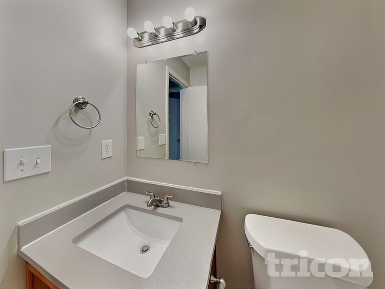 Building Photo - 8927 McAdam Way