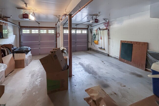 Building Photo - 39 Briar Ln