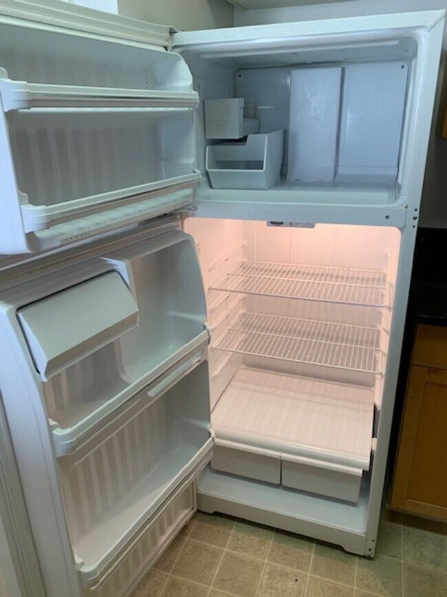 Building Photo - Condo for rent - 3rd floor in gated community