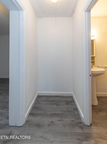 Building Photo - 5501 Lake Shore Dr