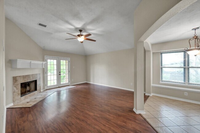 Building Photo - 319 Cape Conroe Dr