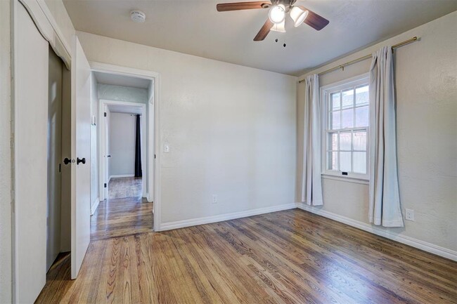 Building Photo - 2433 Gladstone Terrace