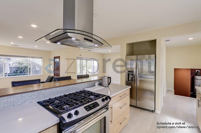 Building Photo - 1338 Parker St