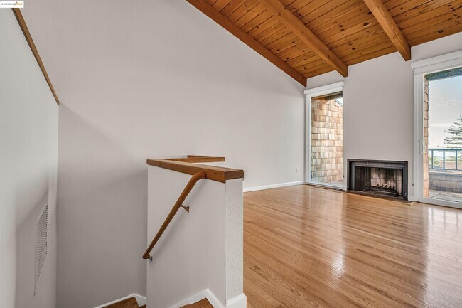 Building Photo - 57 Sereno Cir