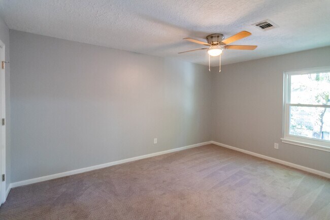 Building Photo - 10 Coralvine Ct