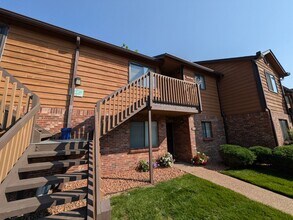 Building Photo - Spacious 2 Bed 1 Bath Condo in Aurora! Ava...