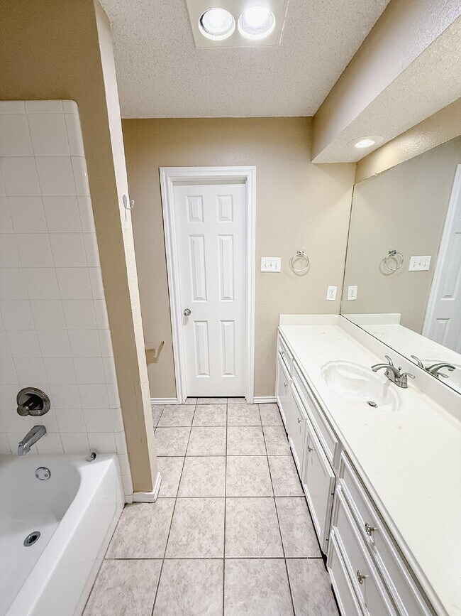Building Photo - "Charming 4-Bedroom Home with 2 Full Baths in Lubbock – Spacious 1,755 Sq Ft Living Awaits!"