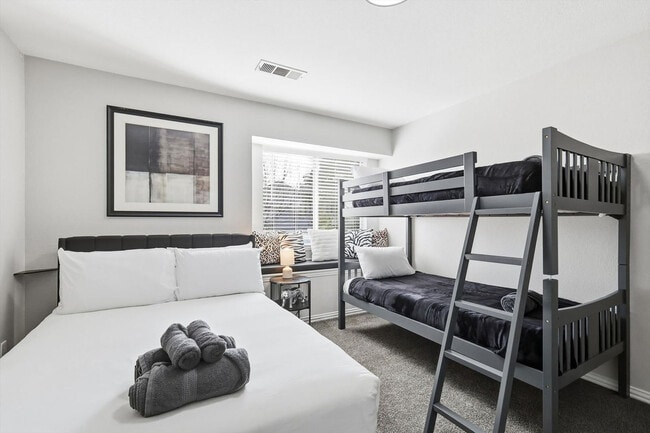 Building Photo - 2008 Vista Dr