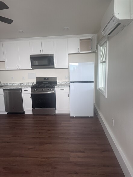 Building Photo - 760 El Nido St