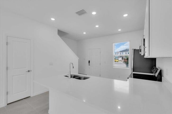Building Photo - 16550 San Nicola Pl