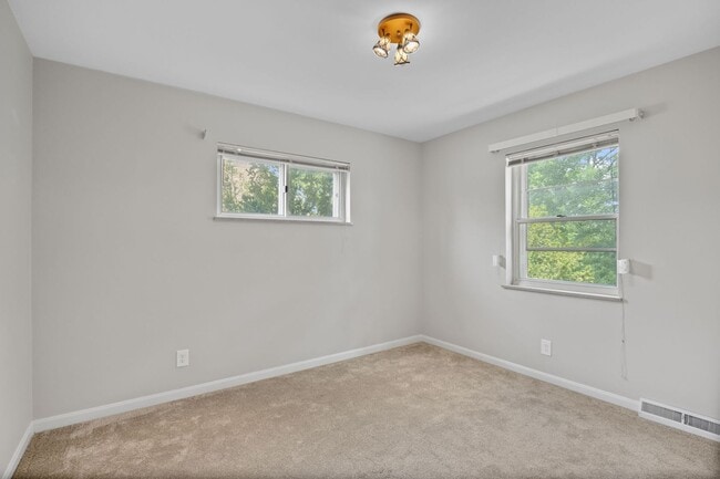 Building Photo - Delhi Township- Cute Single Family 4 bed, ...