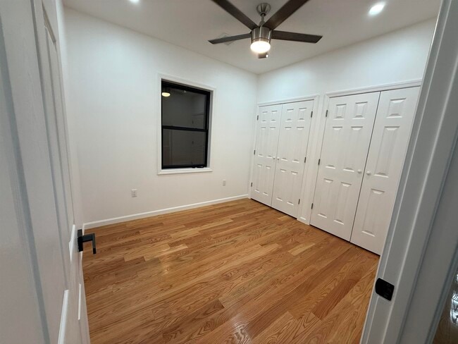 Building Photo - 23 E 44th St