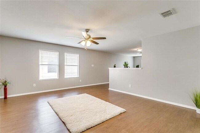 Building Photo - 909 Poncho Ln