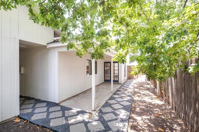 Building Photo - 13155 Pebblewalk Cir S