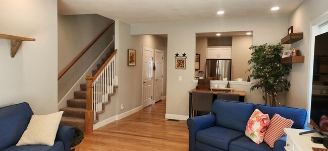 Building Photo - 25 Angel Pt Cir