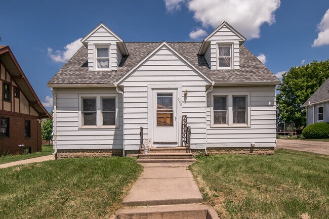 Primary Photo - 540 E Main St
