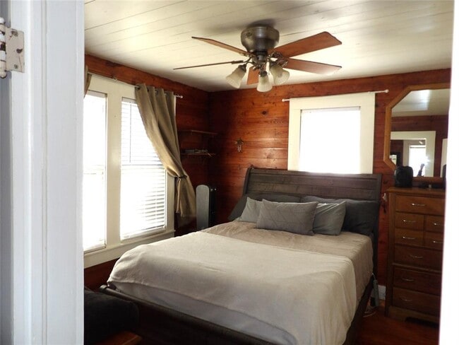 Building Photo - 459 E Commerce St