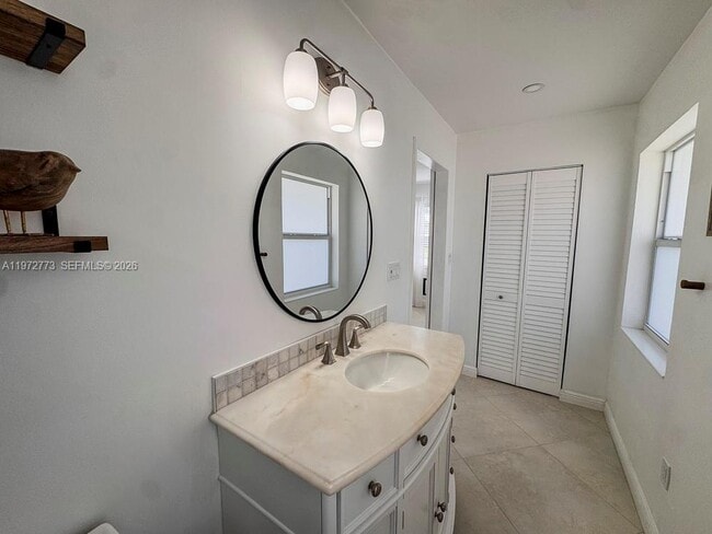 Building Photo - 9731 Bel Aire Dr