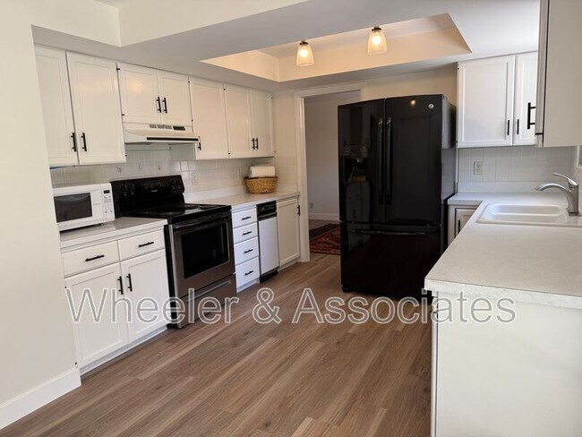 Building Photo - 1597 Navajo Dr