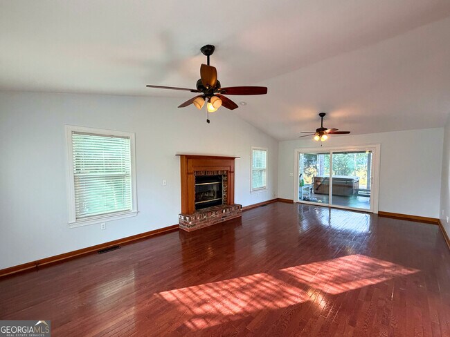 Building Photo - 292 Alexanders Ct