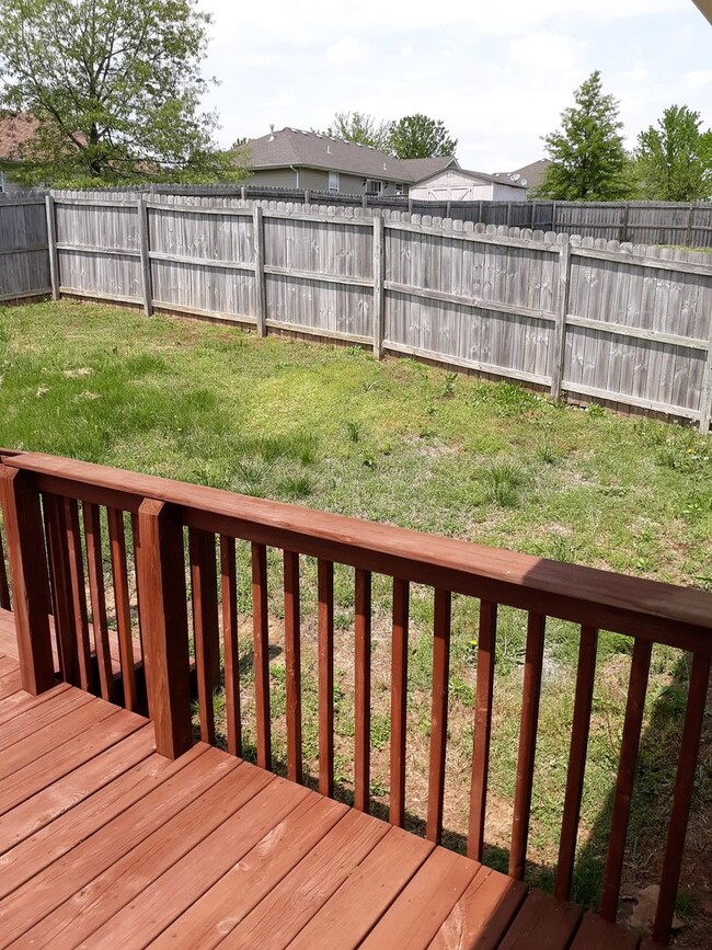 Building Photo - Fantastic House - Privacy Fence - Republic...