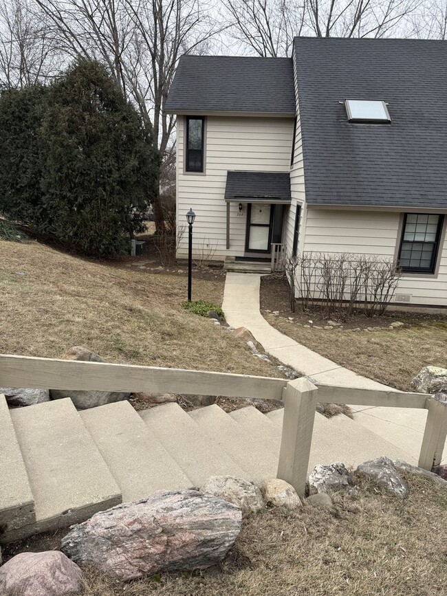 Building Photo - 704 Wakefield Rd