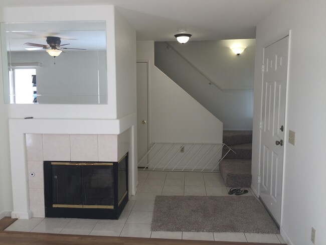Building Photo - Cute & Private End Unit 3+2.5 Light & Brig...