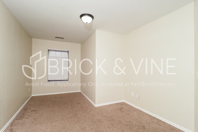 Building Photo - 108 Woodgate Dr