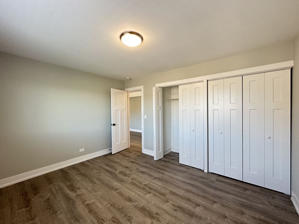 Building Photo - 447 W Surf St