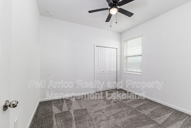 Building Photo - 1121 Deepwater Cir