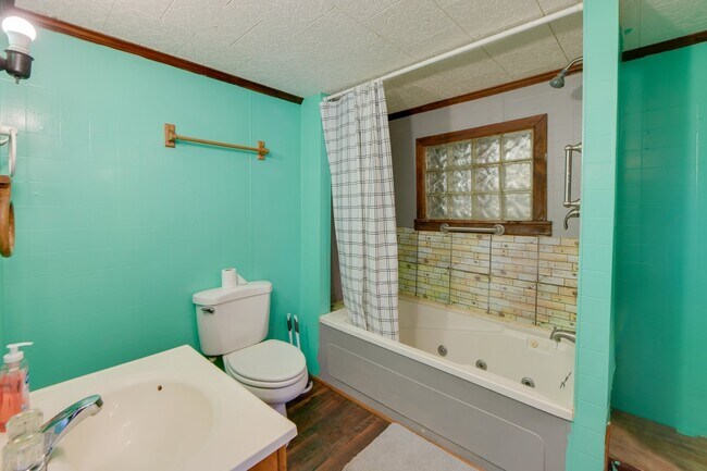 Building Photo - 145 Sunflower Ct