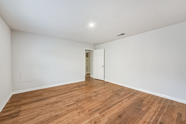 Building Photo - 1030 Perkins Dr