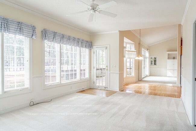 Building Photo - 24 Strathaven Dr