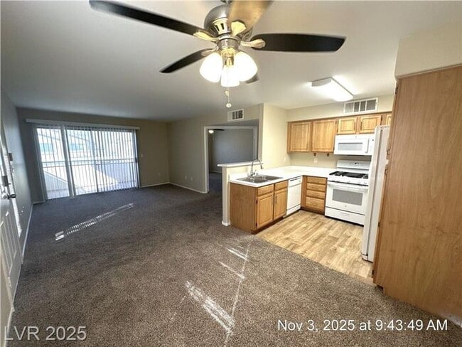 Building Photo - BRIGHT 2ND FLOOR UNIT IN SOUTHEAST GATED C...