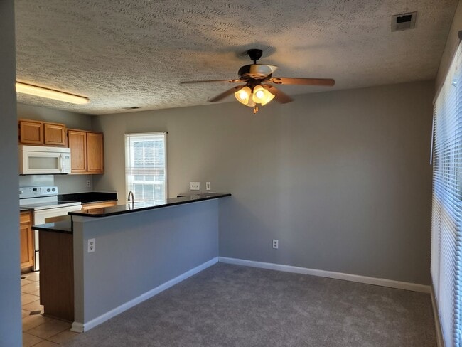 Building Photo - Newly Renovated 3 Bedroom, 2 Bath Ranch Home. Minutes from Shopping & Restaurants!