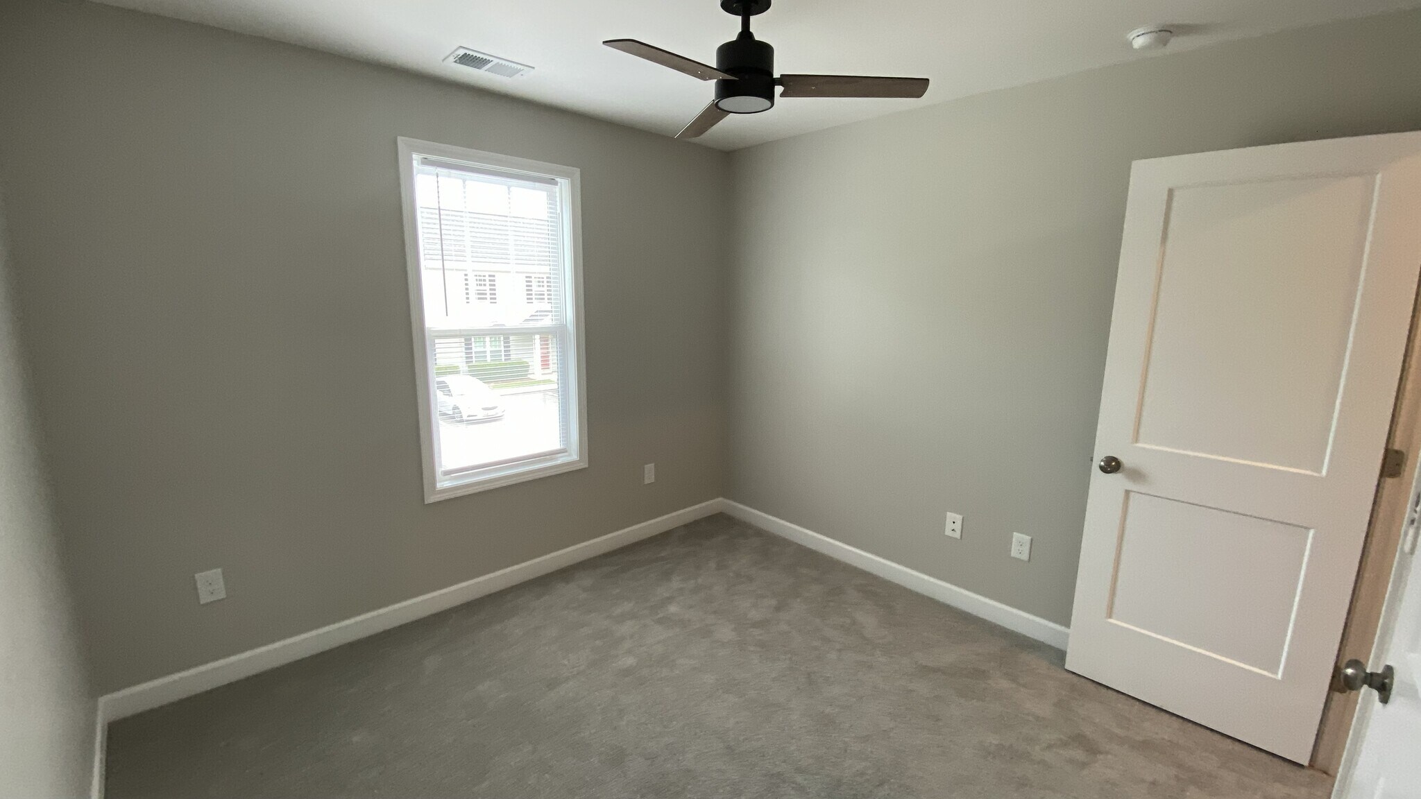 Building Photo - 155 Lincoln Place Cir