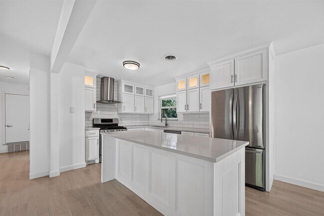 Building Photo - 13749 Pyramid Dr