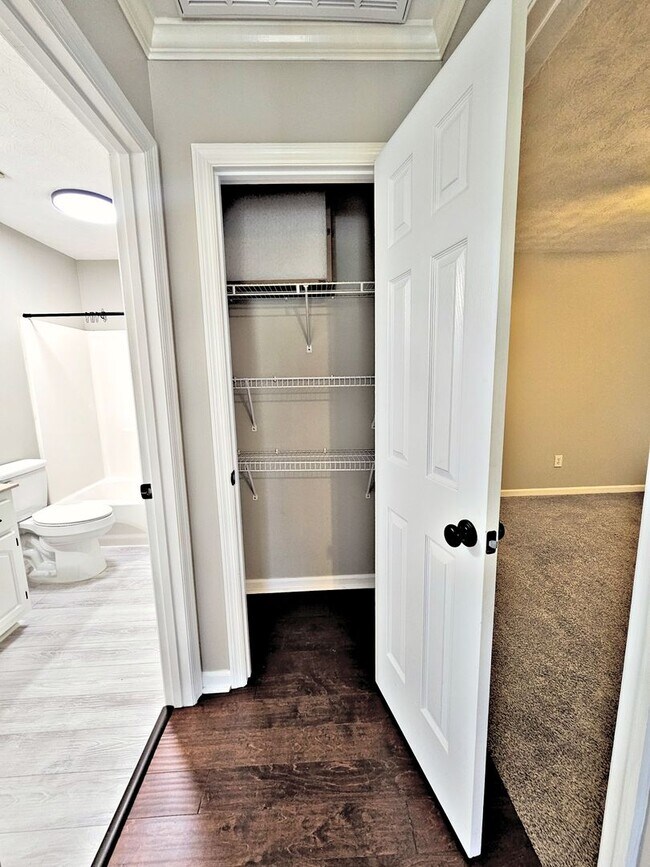 Building Photo - 2402 Harpeth Pl SW