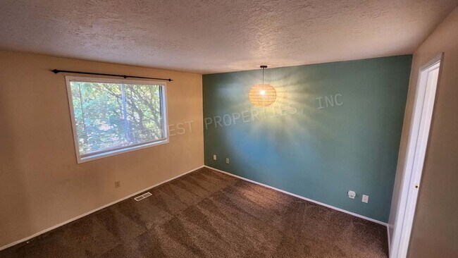 Building Photo - 3 bd 2 ba Ranch Style Beaverton Home with W/D in Unit, 2 Car Garage and Large Fenced Yard!