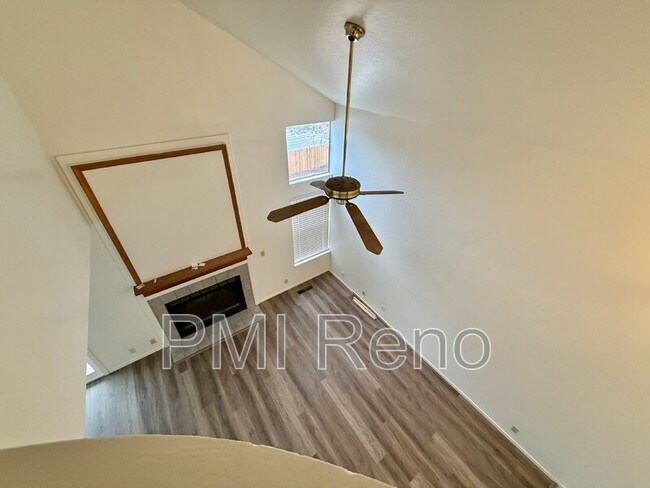 Building Photo - 2402 Skyview Dr