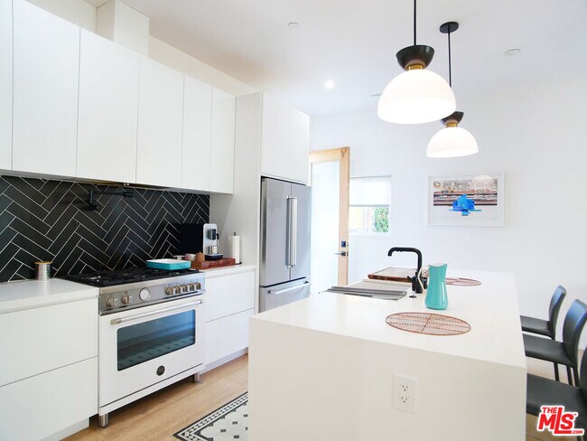 Building Photo - 3744 Somerset Dr
