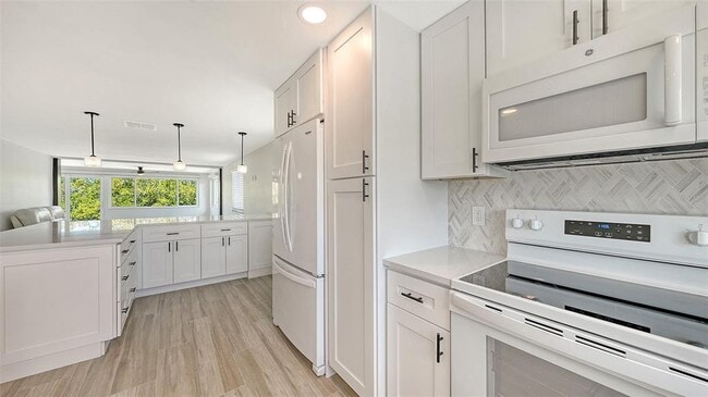 Building Photo - 909 Spanish Dr N